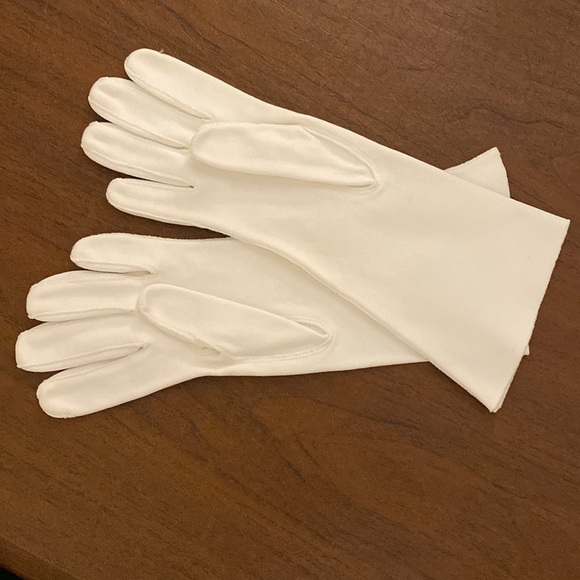 Accessories - Vintage White Cotton Medium Length Gloves